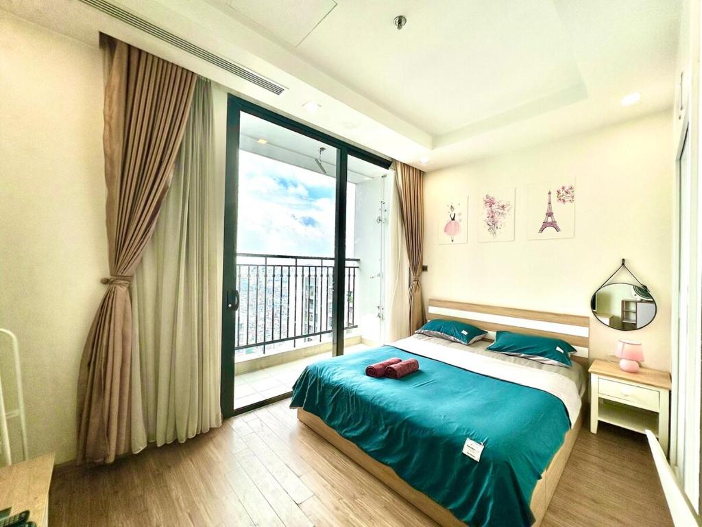 Lux Studio Apt, Modern Amenities, 2 Minutes To Walking Lake, Swimming Pools And Gym, Hanoi