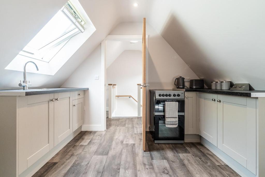Beautiful New Apartment with Sheltered Parking photo 3