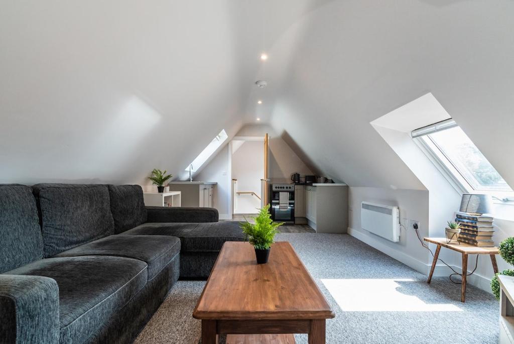 Beautiful New Apartment with Sheltered Parking photo 2