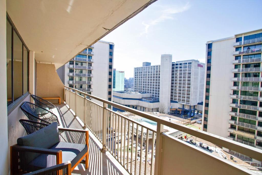 Leave Your Worries Behind & Relax in This Apt, Arlington