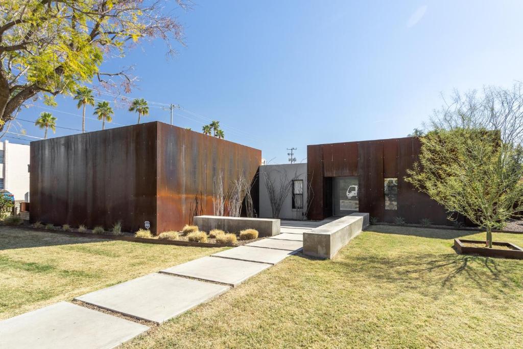 Patina Rosa - Iconic Design Pool and B-Ball Court, Phoenix