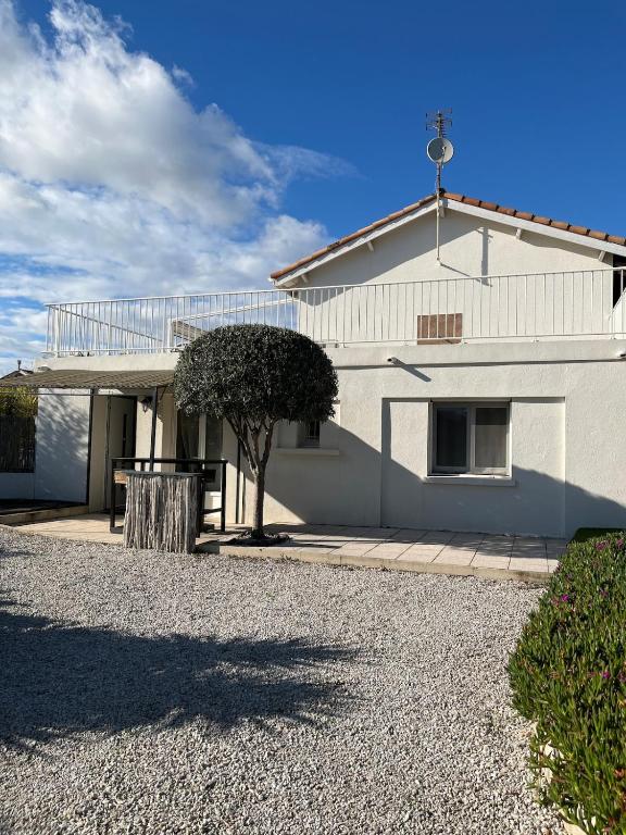 Joli appartement privé jardin à 10min des plages - 1