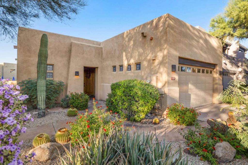 White Feather - Golf BBQ Patio Pool & Spa Access, Scottsdale