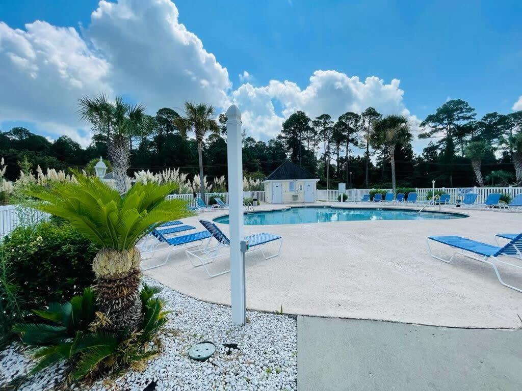 MyrtleWoods beautiful first floor condo pool, Myrtle Beach