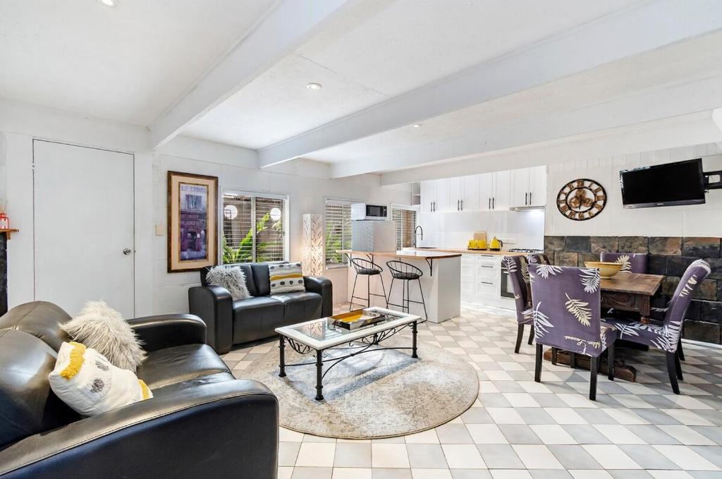 Kay's Place - Beachfront 3 Bedroom, Allestree