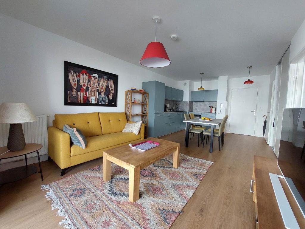Appartement à 2 pas de la plage avec parking à Royan - FR-1-550-90 - 1