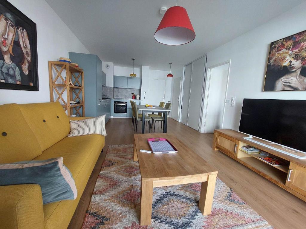 Appartement à 2 pas de la plage avec parking à Royan - FR-1-550-90 - 3