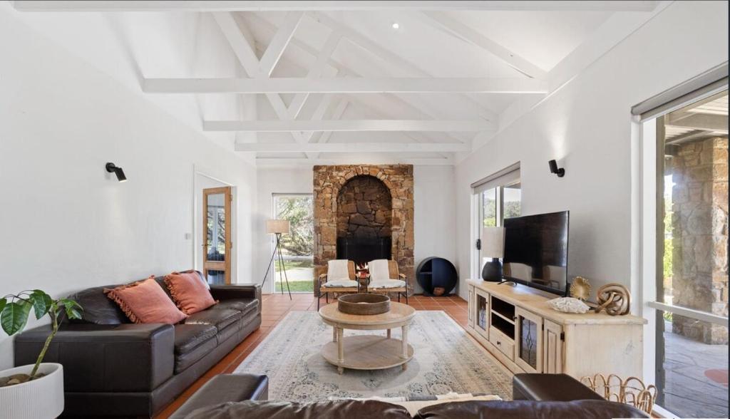 Tuscan style ocean beach escape on the Peninsula, Saint Andrews Beach