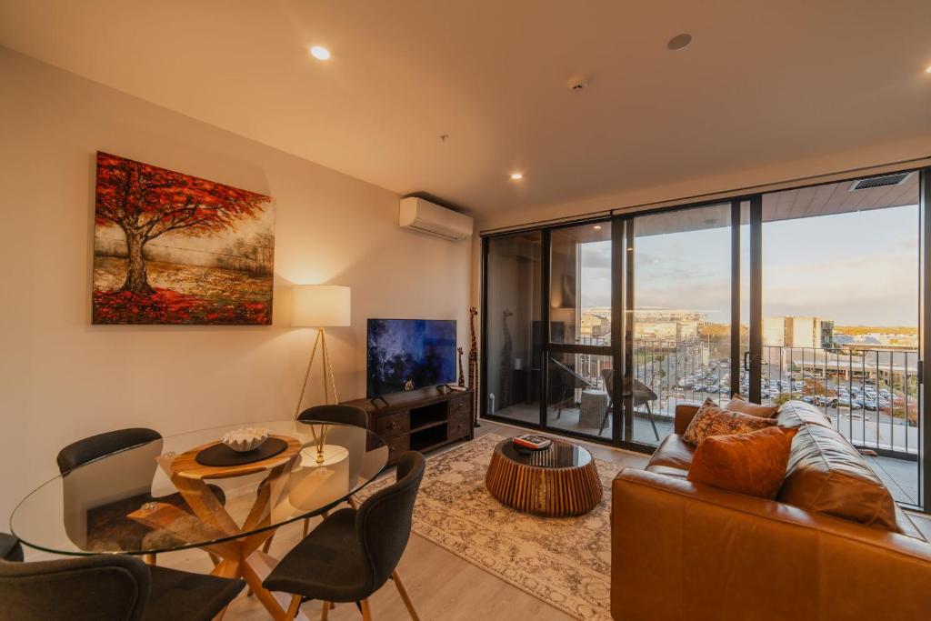 Central 1BR Apt - Balcony Kitchen & Bath, Christchurch