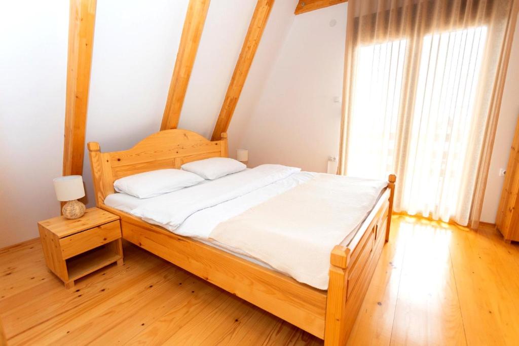HILL VIEW Chalets - 2