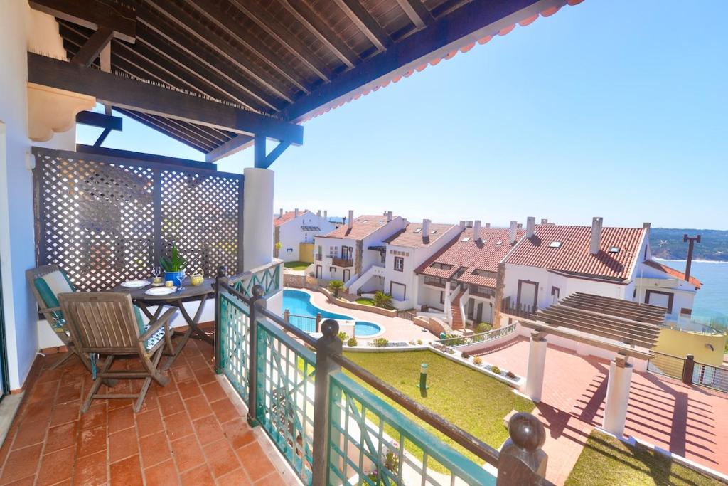 'Collasão' - Stunning Duplex with Pool & Sea Views, São Martinho do Porto