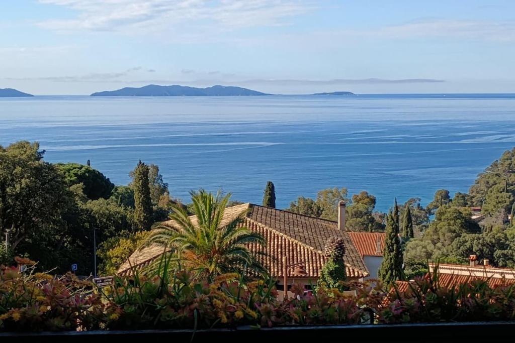 Apartment with terraces in Rayol-Canadel-sur-Mer, Le Rayol-Canadel-sur-Mer