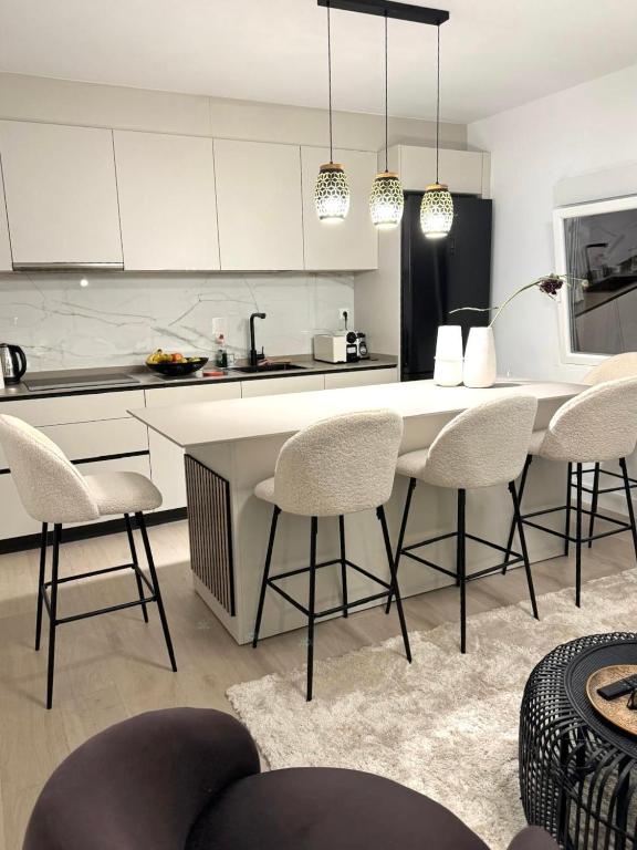 Modern and comfy apartment near Bernabeu sleeps 6 people - 3