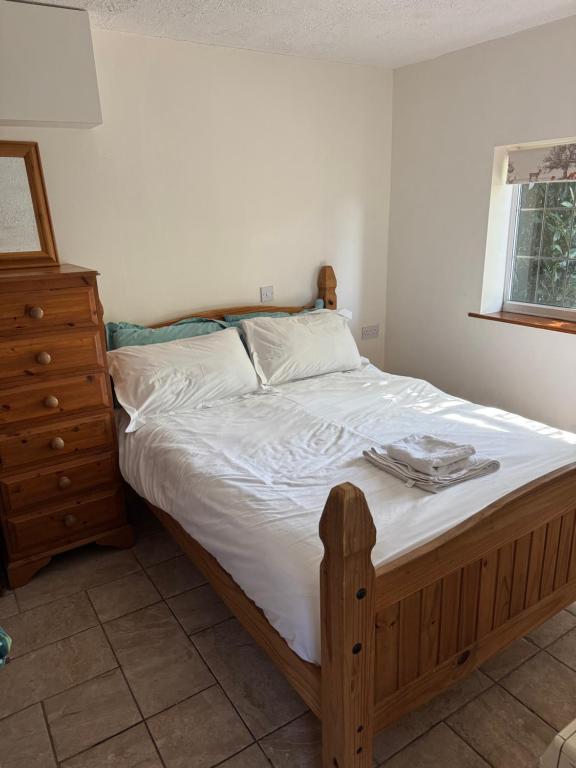 Small cottage on rural equestrian farm suitable for 2 adults and 2 children under 10 maximum, Skegness