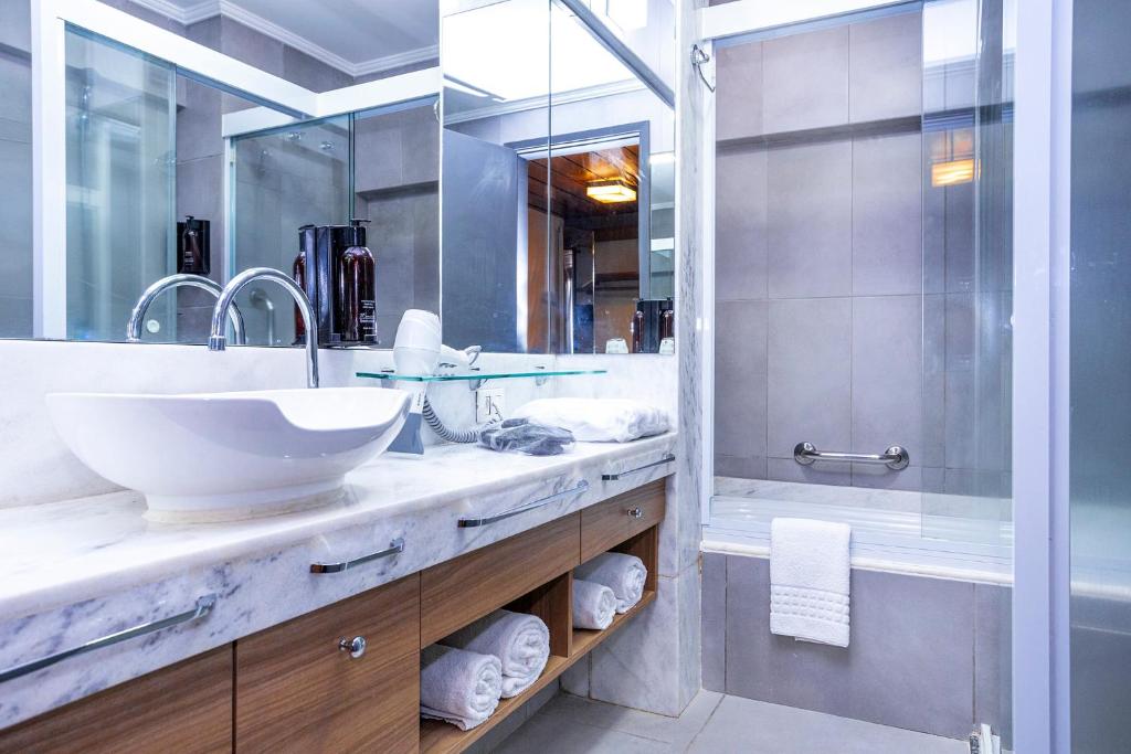 Bathroom, Nikkey Palace Hotel in São Paulo