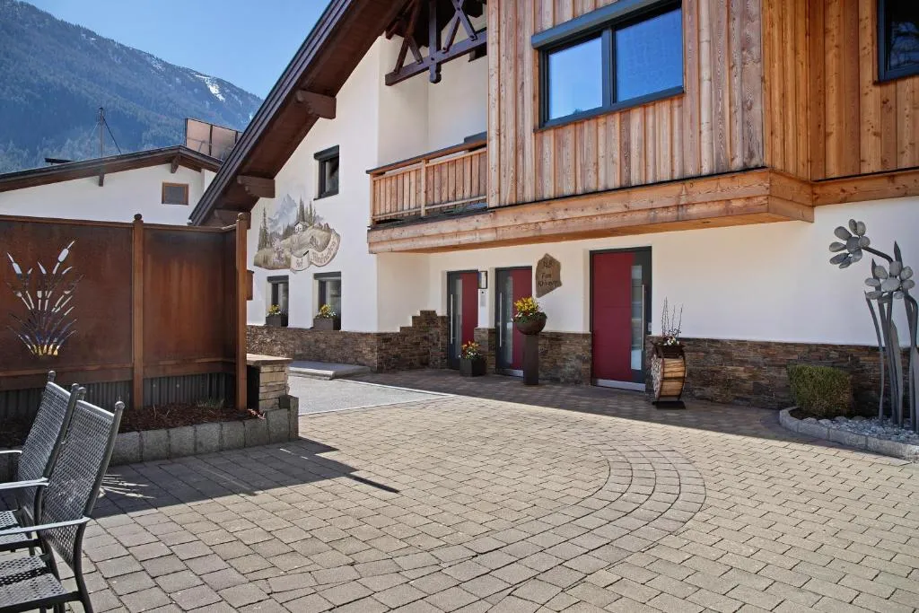 Hof Almfrieden - Dormitz, hotel in Nassereith