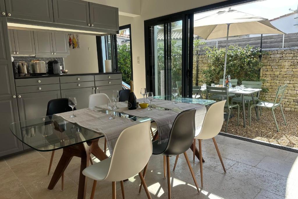 Architect-designed house close to beaches and shops, Rivedoux-Plage