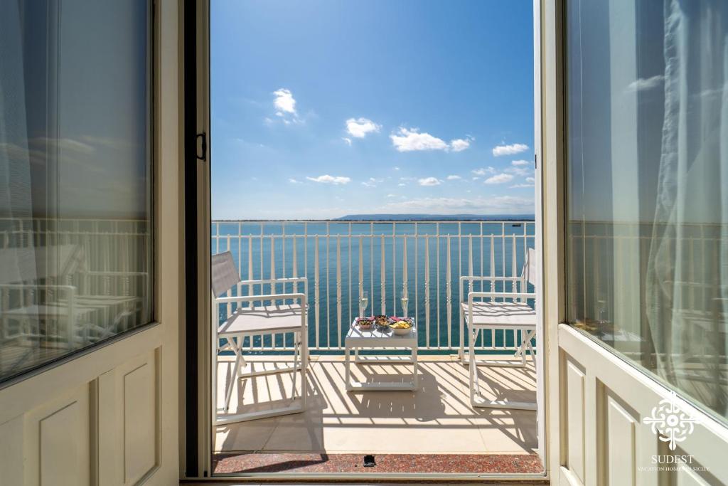 Alfeo Seafront - Sunset view in Ortigia, Syrakusy
