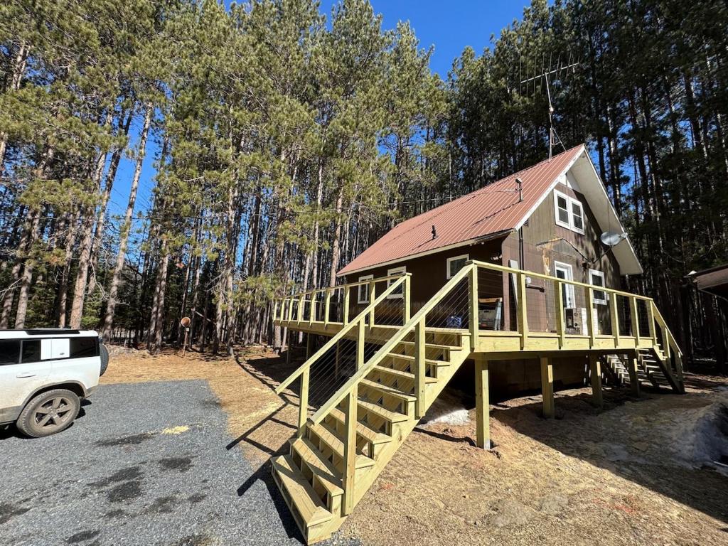 UP Escape in the Pines, L'Anse