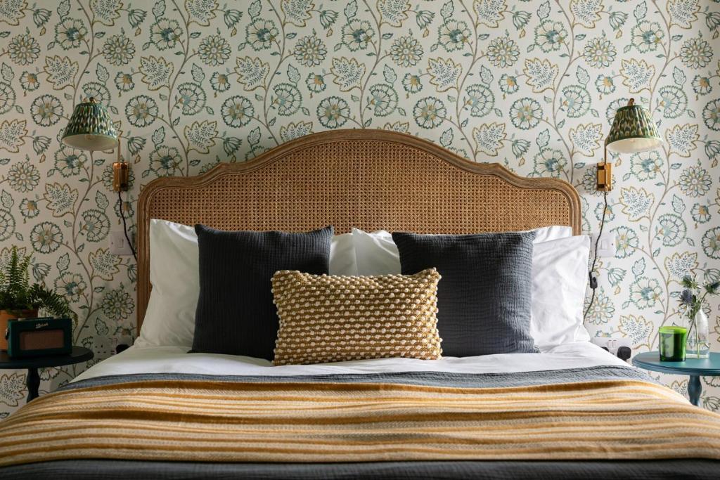 Hawk's Ledge - Otium Wine Estate, Alton