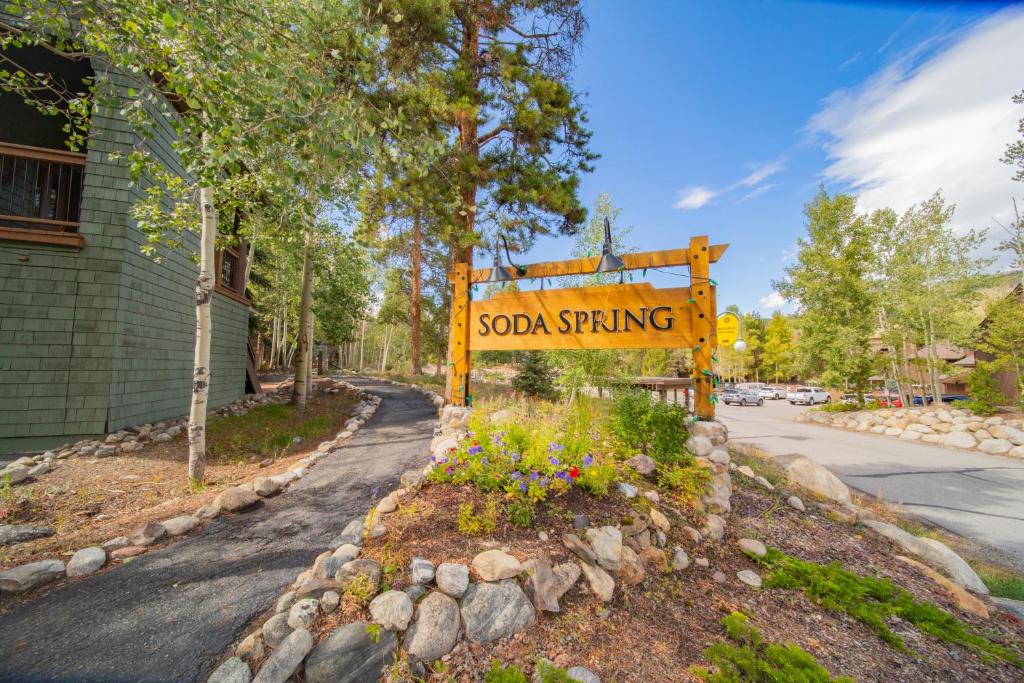 Soda Spring 1917 by SummitCove Lodging, Keystone