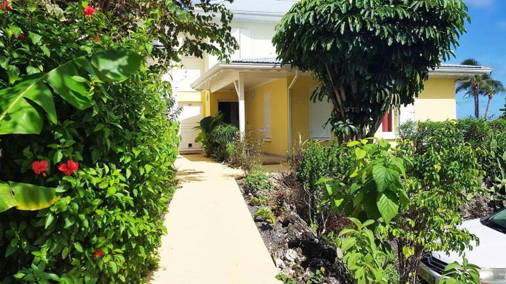 La Parenthèse de L'Autre Bord, donnant sur la plage, Le Moule