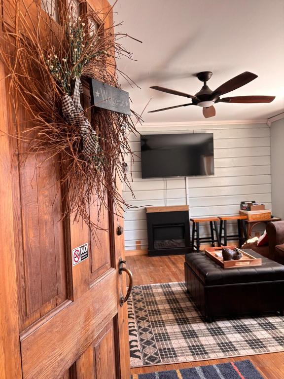 The Cabins at Walnut Grove-minutes from Hunter and Windham, Ashland