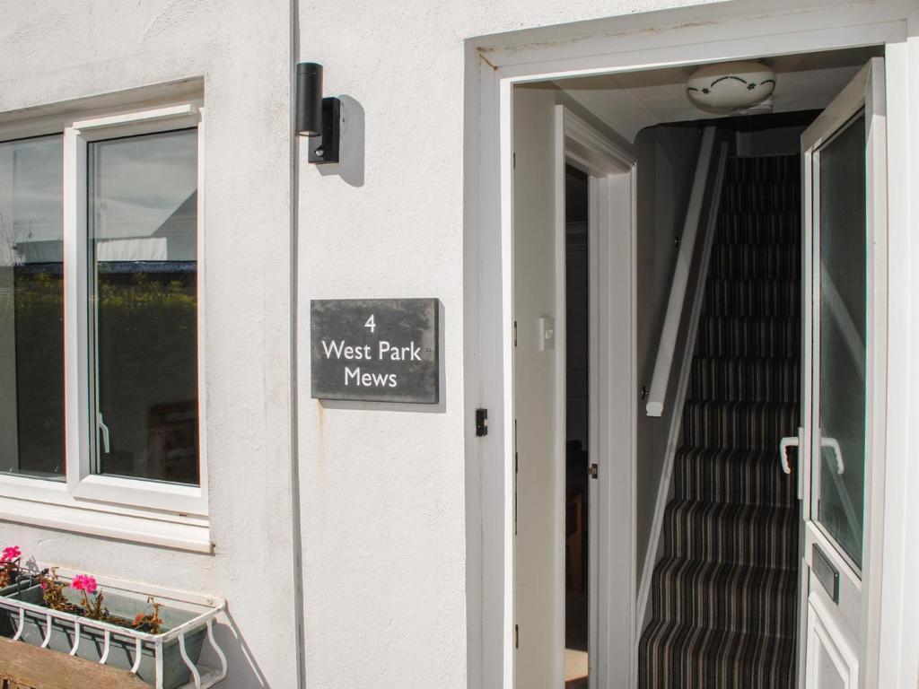 4 West Park Mews, Kingsbridge