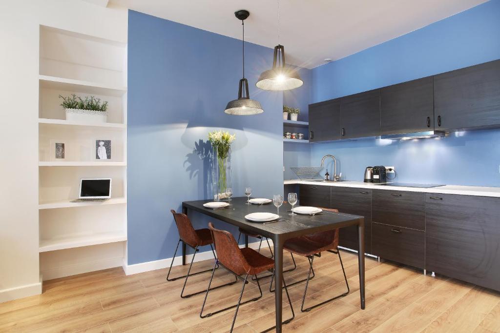 Kitchen, Rent a Room - Residence Bonne Nouvelle in Paris