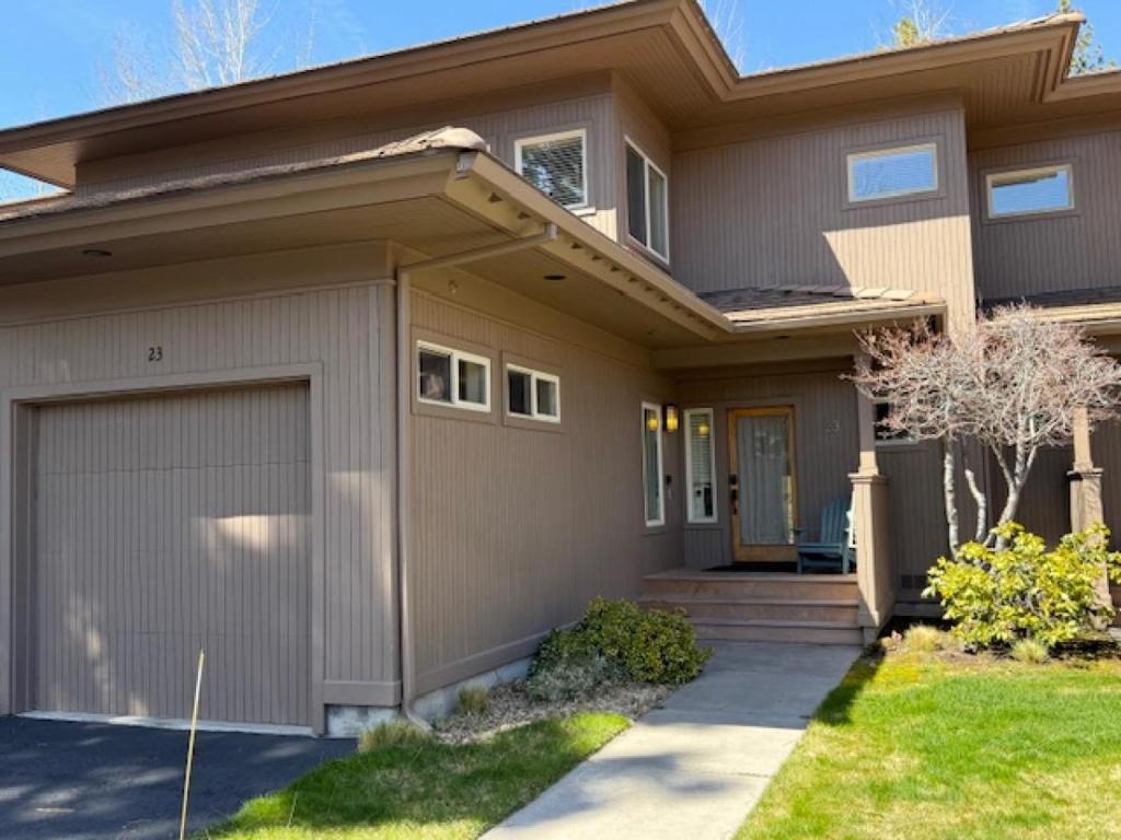 Bluebird Day - Timber Ridge, Bend