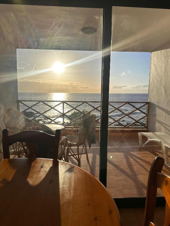 Max Neptuno 1st Line Beach Ocean View Apartment - 2