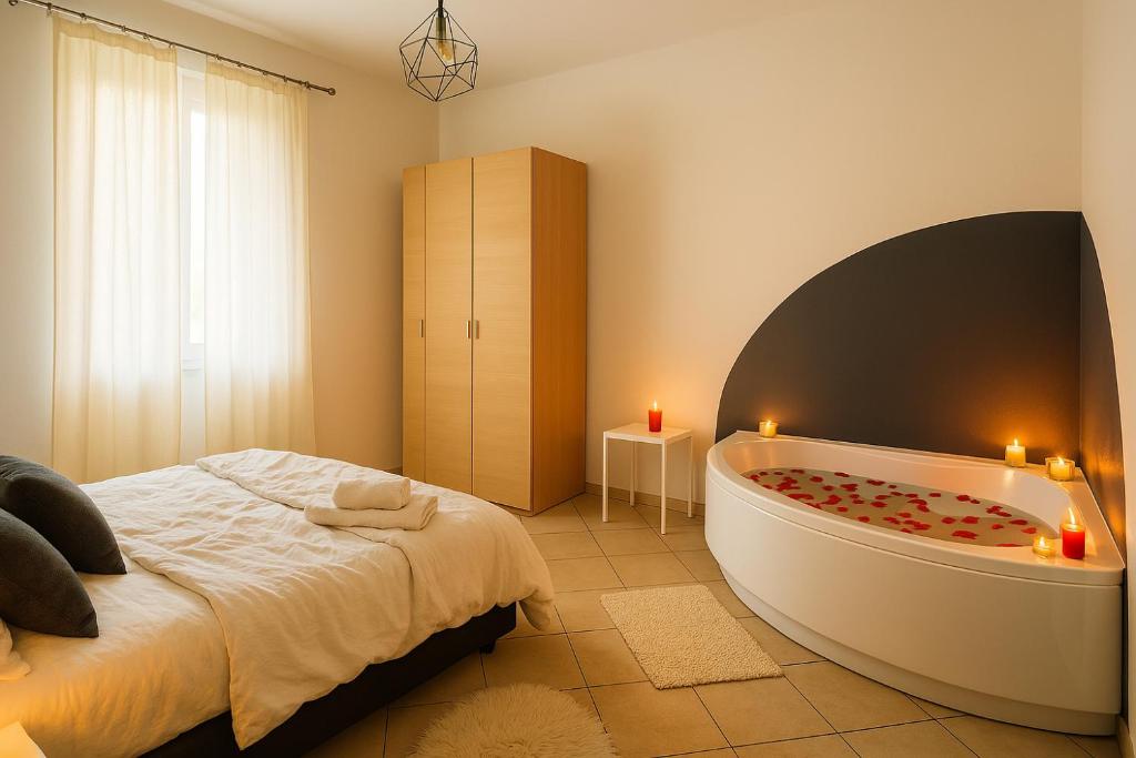 Jacuzzi Suite, Livorno