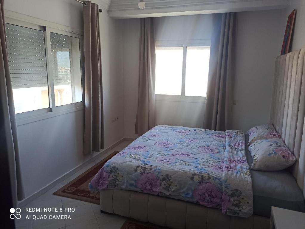 Apricot and spacious apartment, As-Sawíra