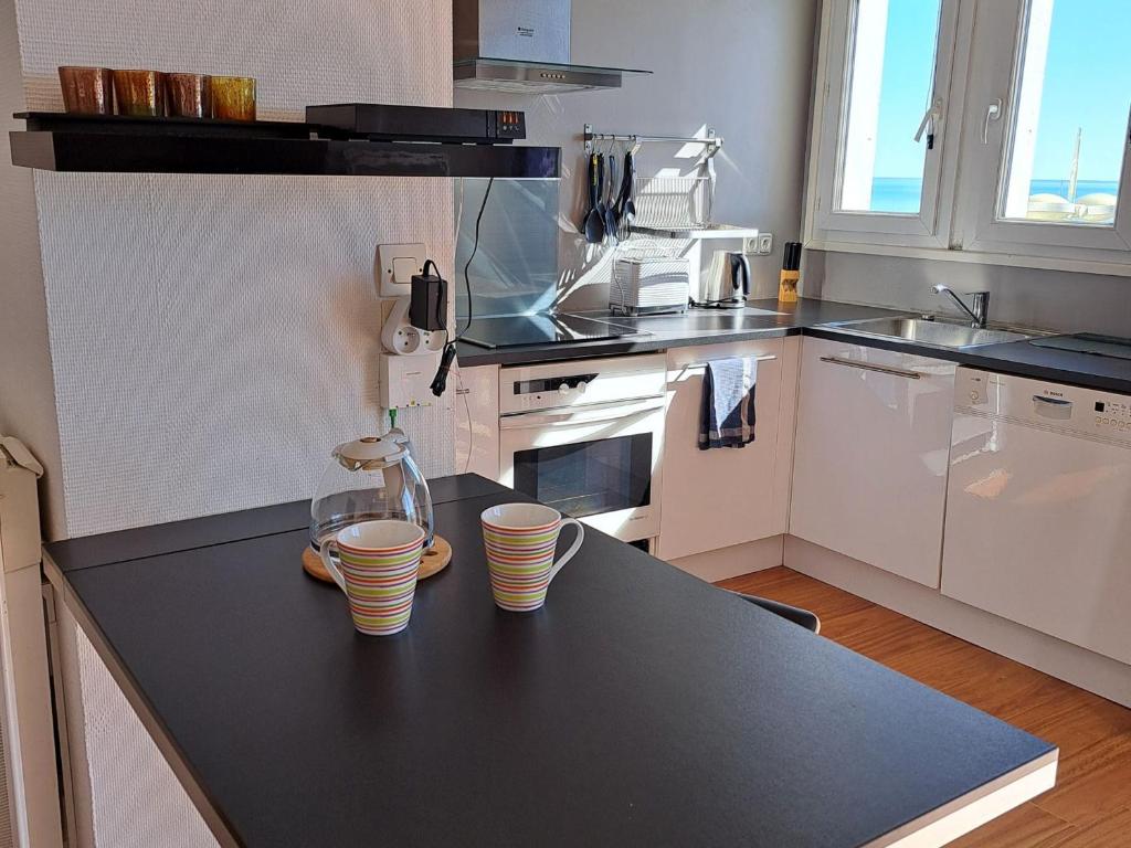 Bel appartement 2 chambres - face mer - 5 personnes, WIFI, animaux admis, parking - FR-1-323-457 - 5