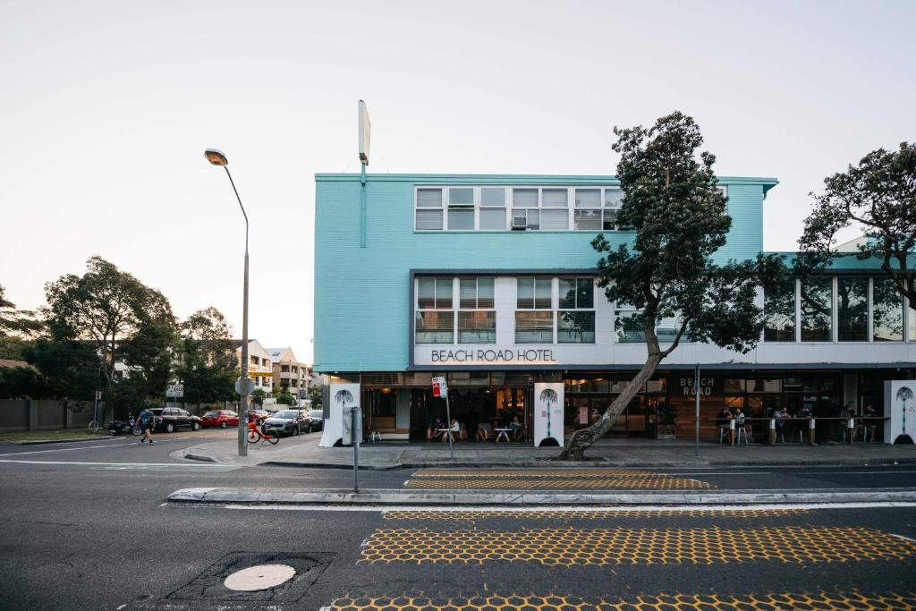Exterior view, Beach Road Hotel in Sydney