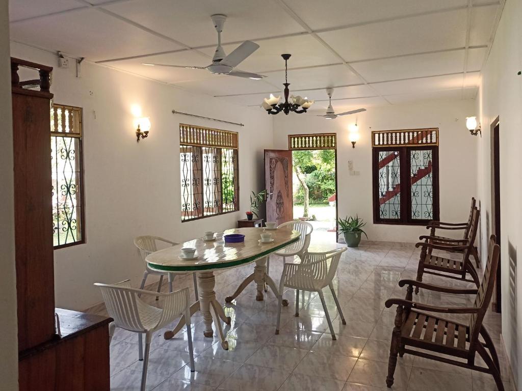 Neem Trees Unawatuna, Unawatuna