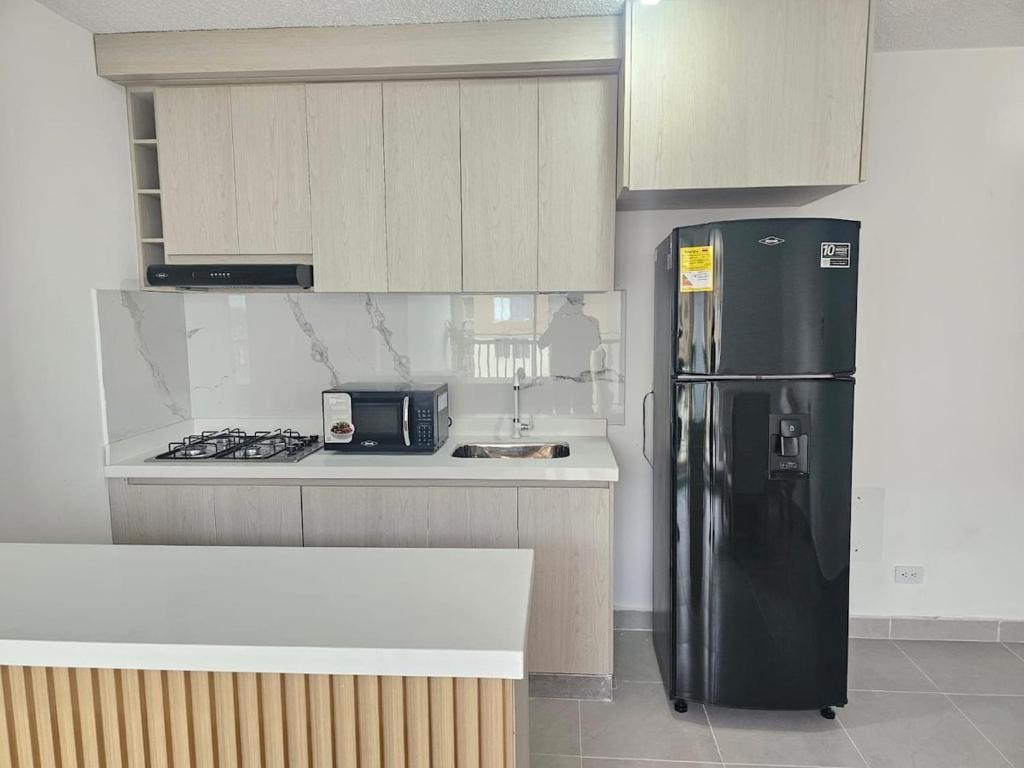 Apartamento NIZA con aire acondicionado cerca al CC Mayales Plaza - 2