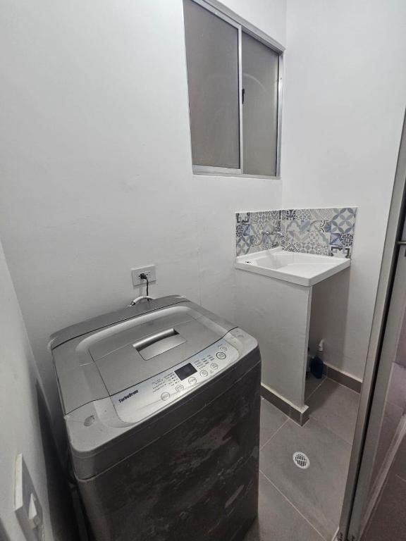 Apartamento NIZA con aire acondicionado cerca al CC Mayales Plaza - 4