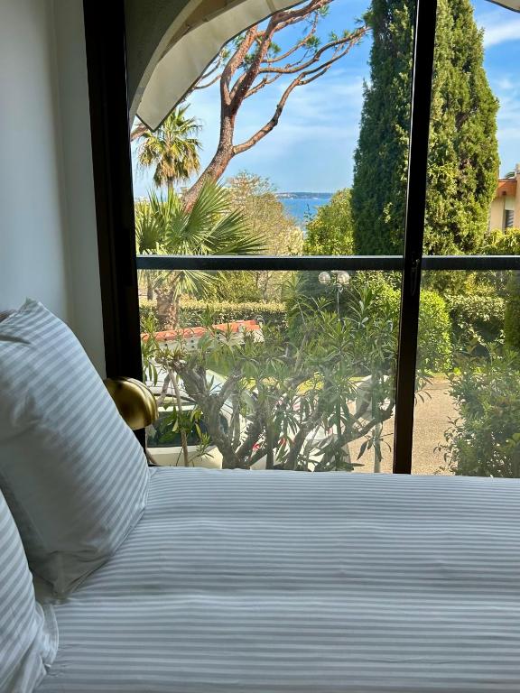 2 pièces vue mer, piscine, à 2 pas des plages, Cannes