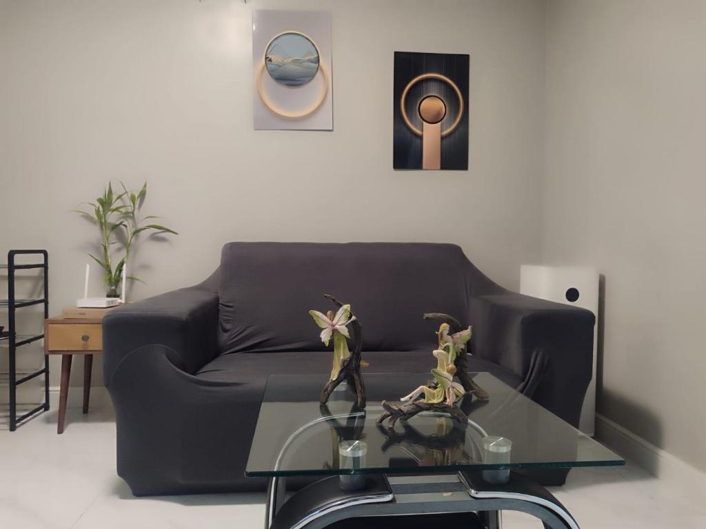 BS651 Room with Balcony and free pool, Manila