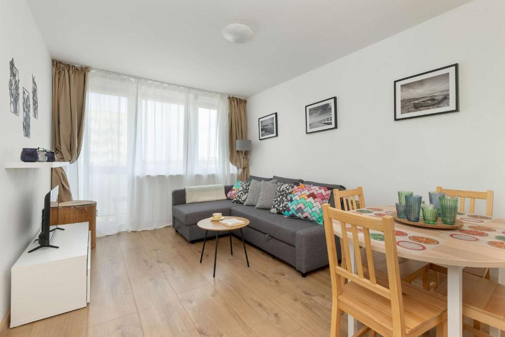Cosy Apartment Pomorska with playground in the courtyard by Noclegi Renters, Gdaňsk