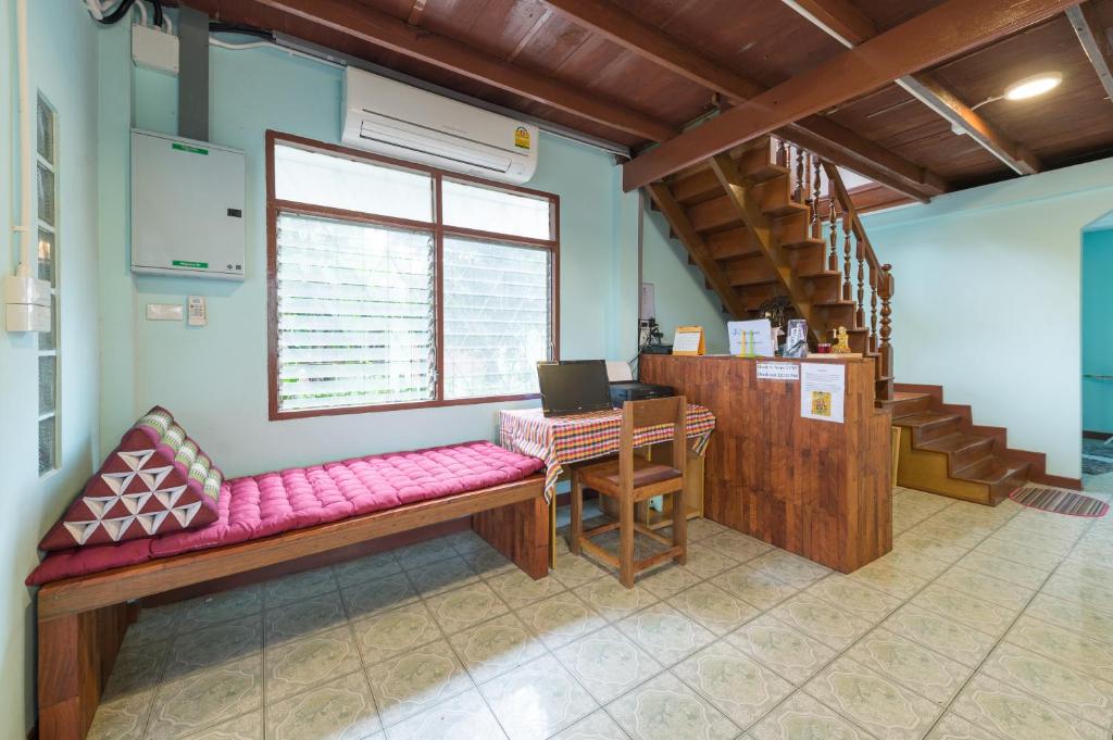 Nang Ta Yon @ Ban Thap Chang Hostel フロント・ロビー