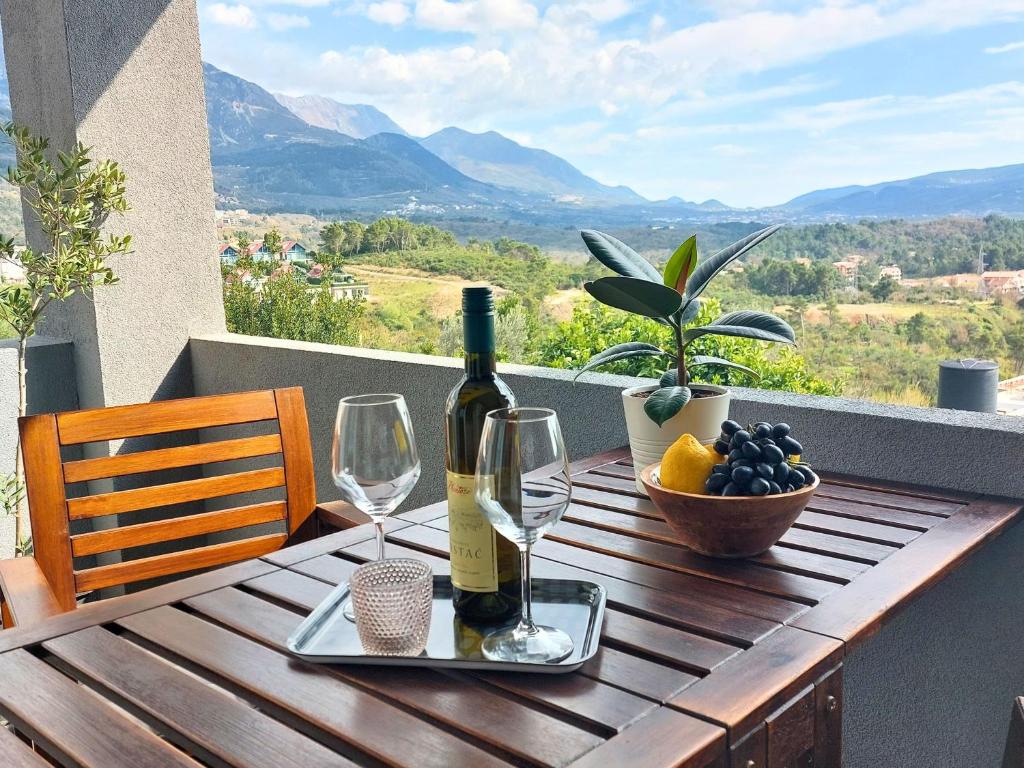 Mio Monte Apartments - Free Parking and Wi-Fi - Calm, Garden, See and Mountain View, Tivat - Porto Montenegro 2km - 4