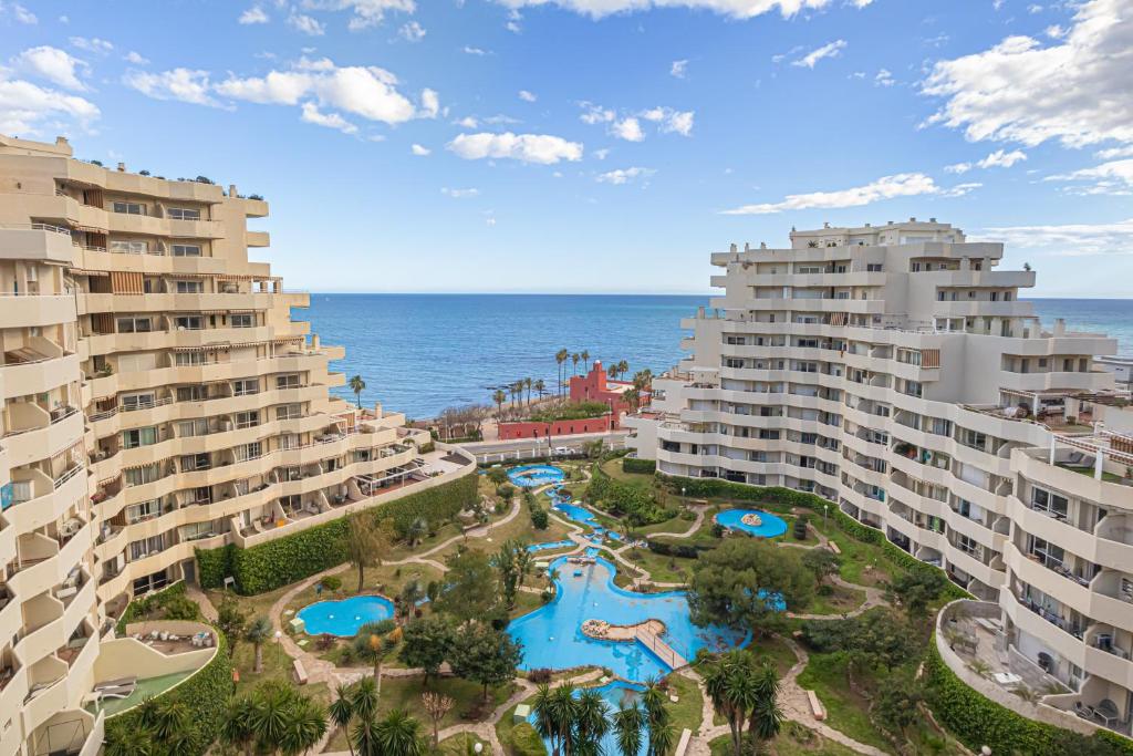 Benalbeach With Pools And Seaview - Happy Rentals, Benalmádena
