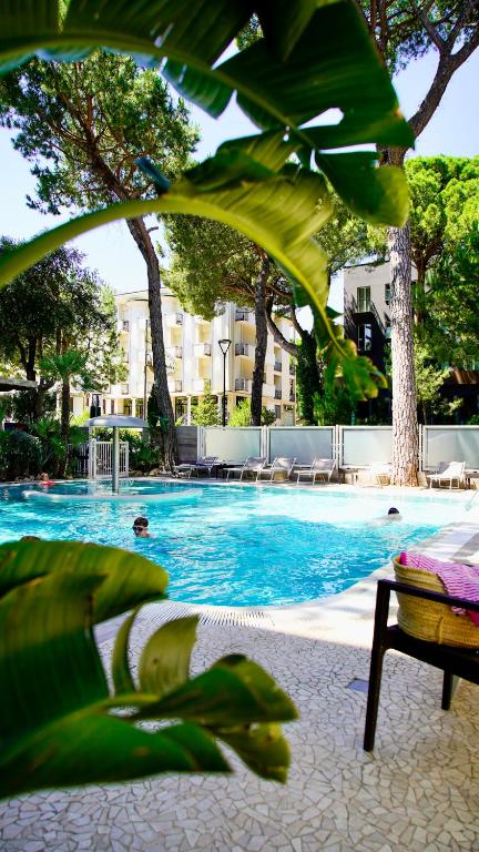 Hotel Alexander — Basen in Milano Marittima, Emilia-Romania
