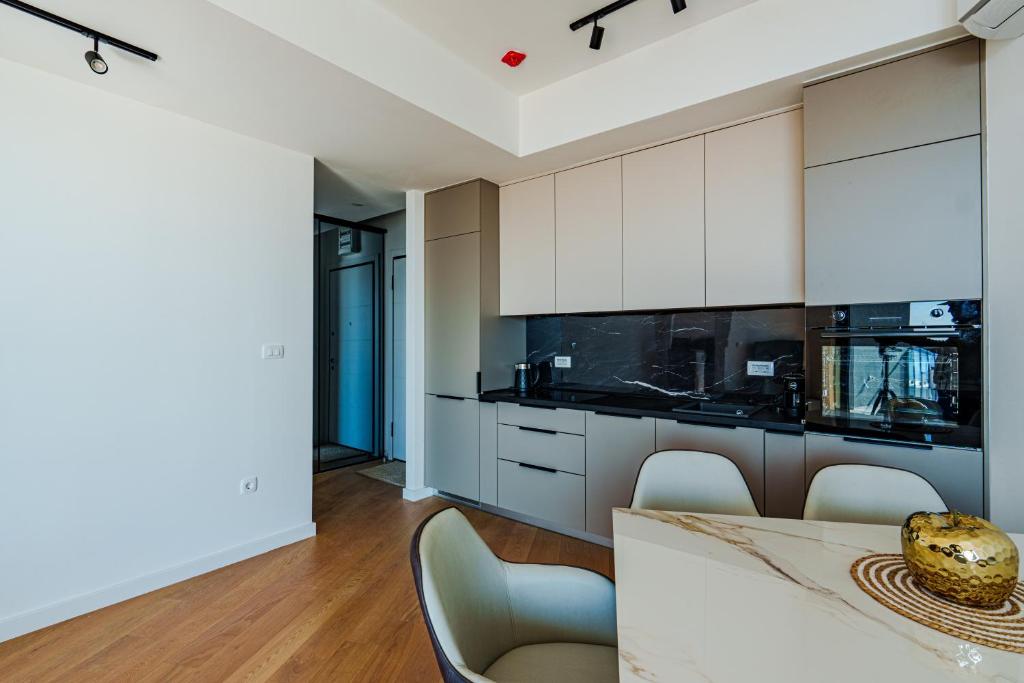 Sunshine Appartement Budva - 4
