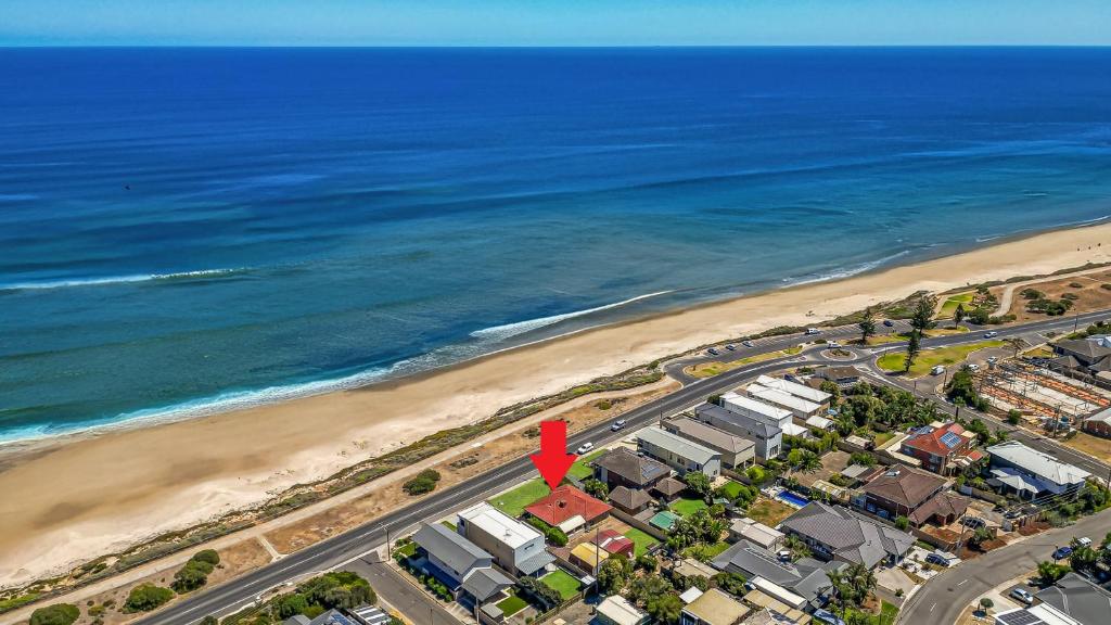 Swainson by Surf, Seaford