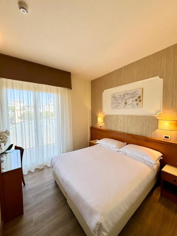 Hotel Alexander — Pokoje in Milano Marittima, Emilia-Romania