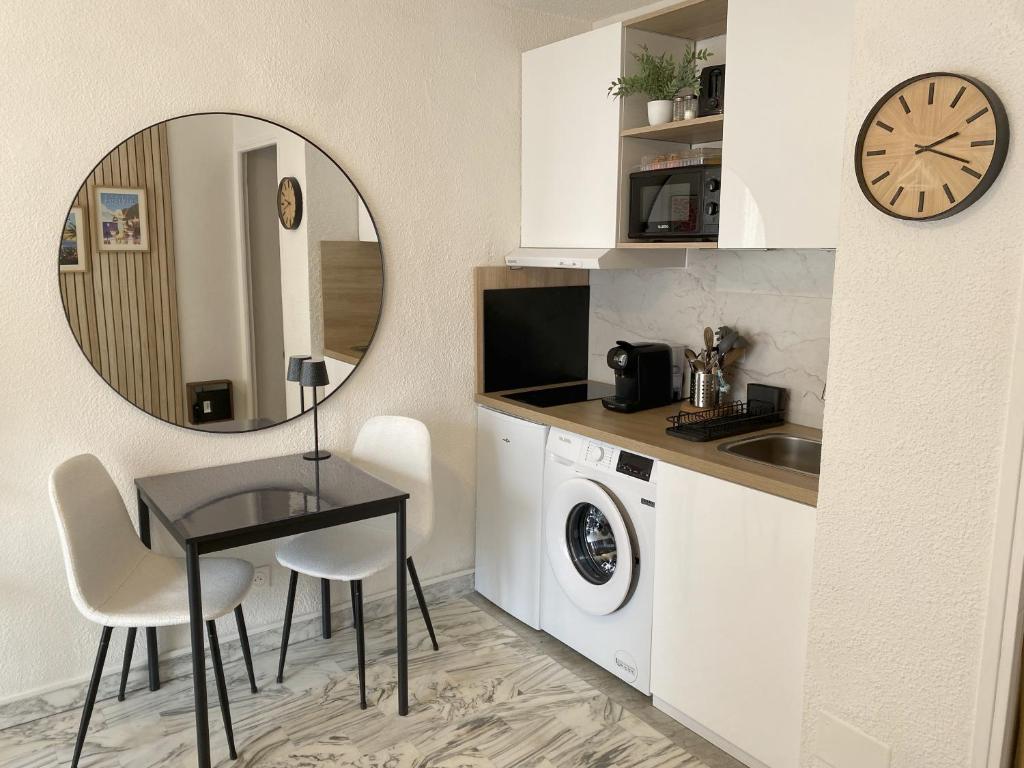 A deux pas des plages et au coeur du vieil Antibes , beau studio rénové - 1