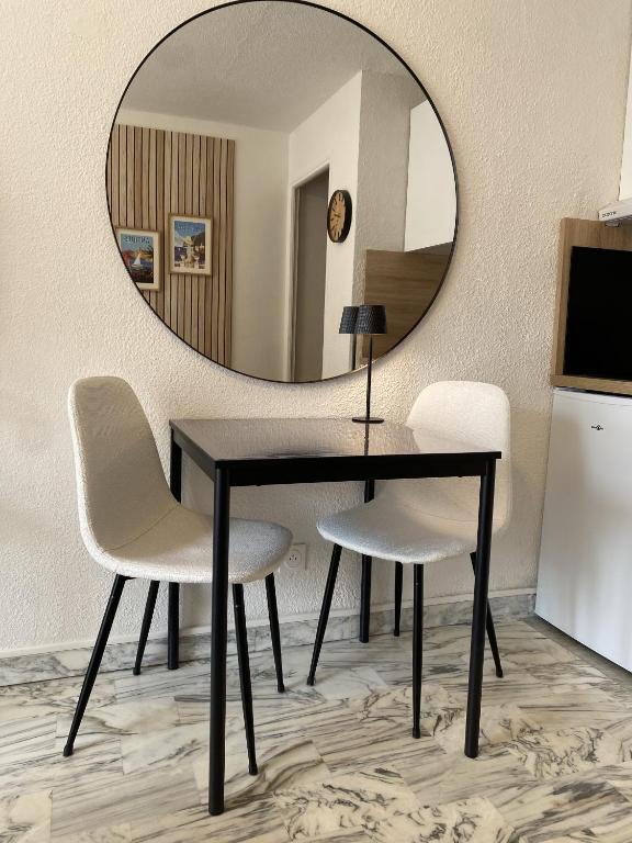 A deux pas des plages et au coeur du vieil Antibes , beau studio rénové - 3